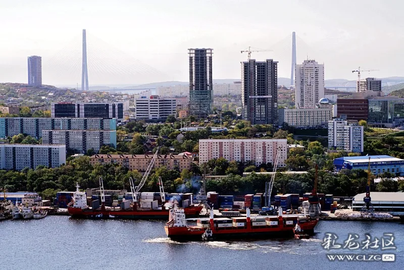 鸟瞰俄罗斯的港口城市海参崴美丽的金角湾