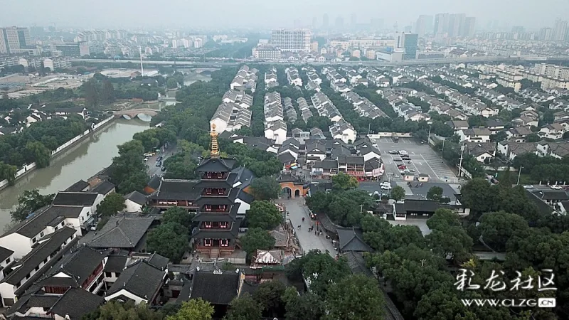 无人机航拍寒山寺全景,可以看到京杭大运河.