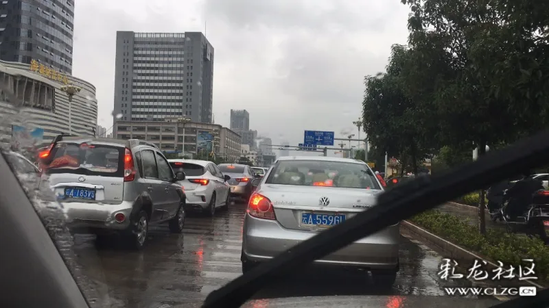逢雨必堵的昆明到底是为啥堵车呢?