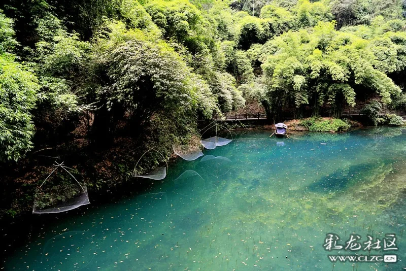 这里石,瀑,洞,泉……多种景观元素巧妙组合,山有山的伟岸,水有水的