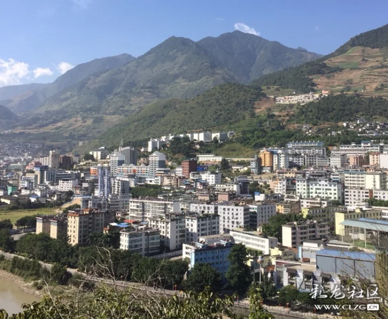 怒江州泸水县六库镇风景一角 和谐塔,灵山寺