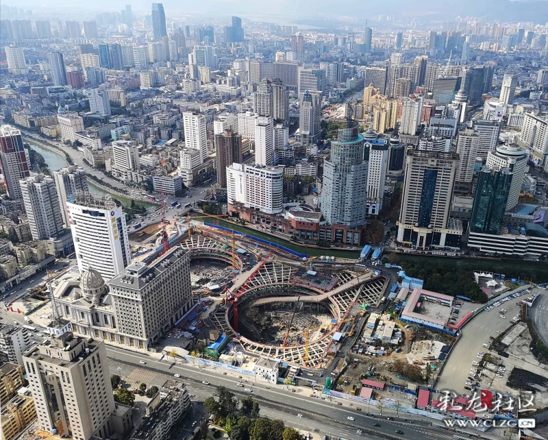 东风广场全景(2018年5月拍摄)