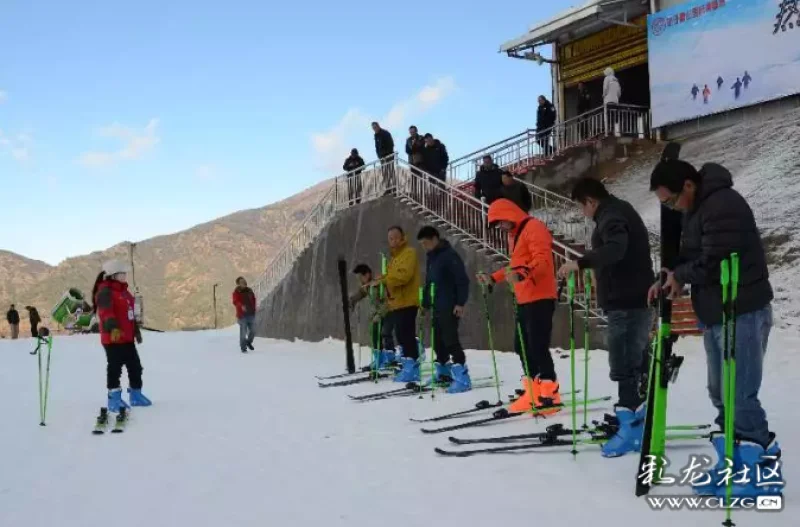 从昆明出发35小时可到达元旦去轿子雪山滑雪喽