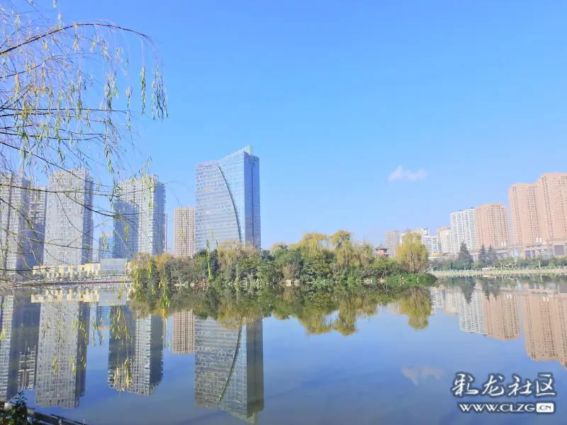     云南安宁东湖景色