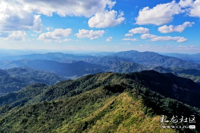 十层大山上,一眼望三国,一脚踏三国的地方!