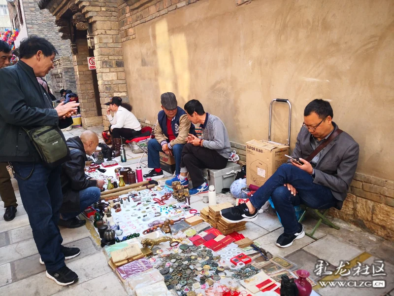 过年去昆明老街的跳蚤市场逛一圈,说不定真能淘到宝呢