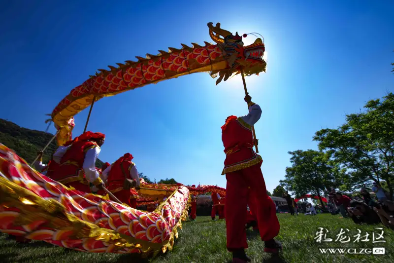 据悉,祭龙节活动吸引了数千人来到长湖,主要以本地人,周边县城的人为