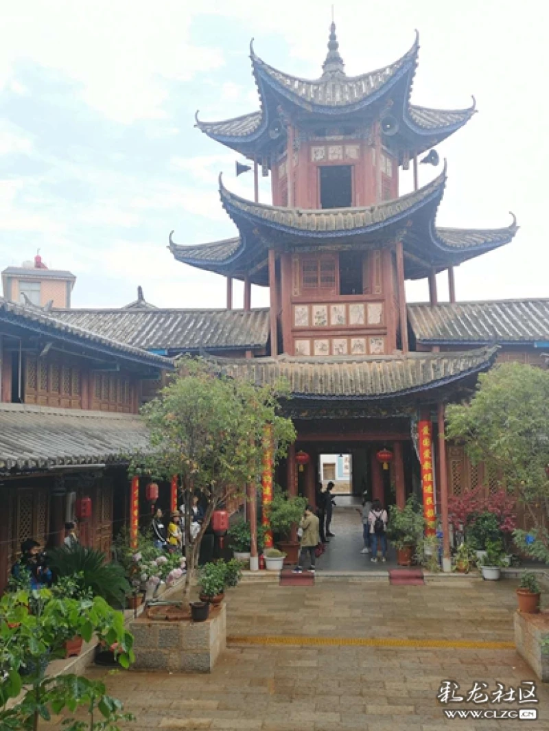 下午14时,在蒙蒙细雨中,记者团抵达塘子街道塘子村塘子清真寺,了解