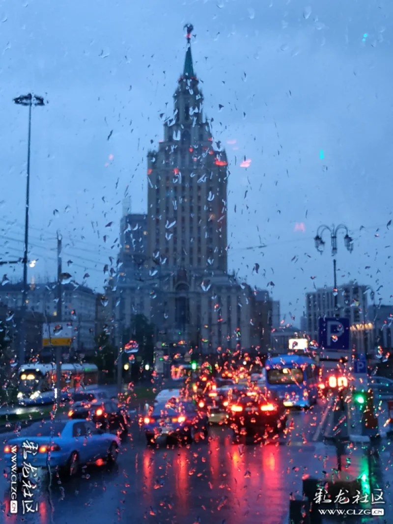 夜雨中的莫斯科街景