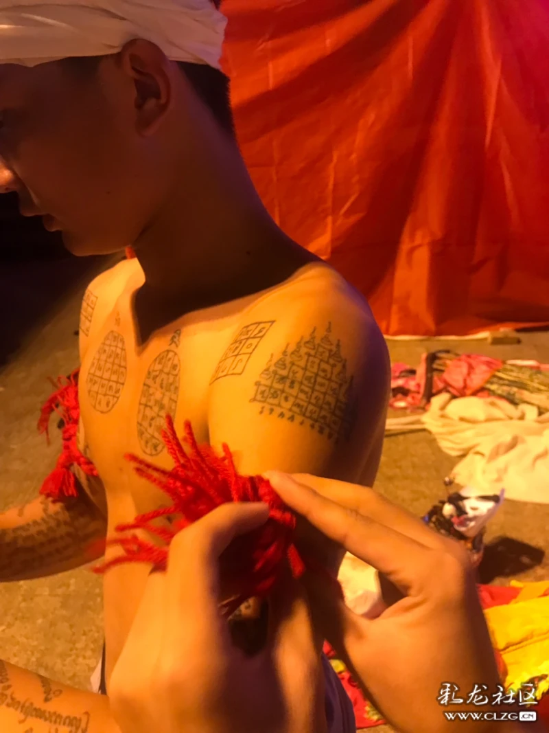 傣族美少年的文身