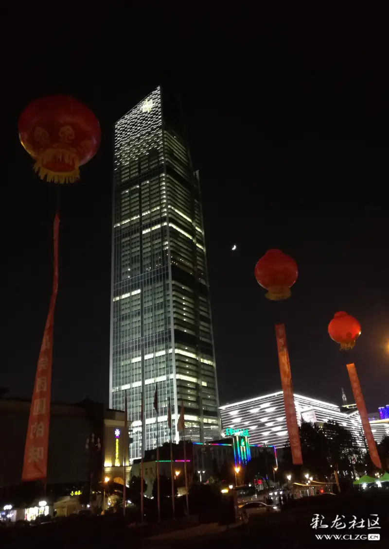 恒隆广场给昆明夜景增加了漂亮景观
