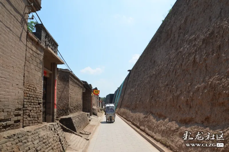 逛平遥古城看古代城防建筑