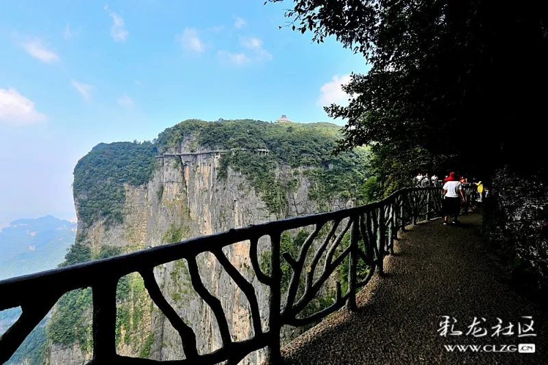 看过鬼谷洞后,来到天门山鬼谷栈道,天门山鬼谷栈道起点是倚虹关,终点