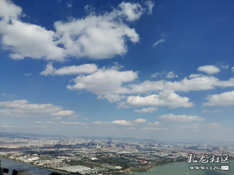 登西山远眺昆明全景