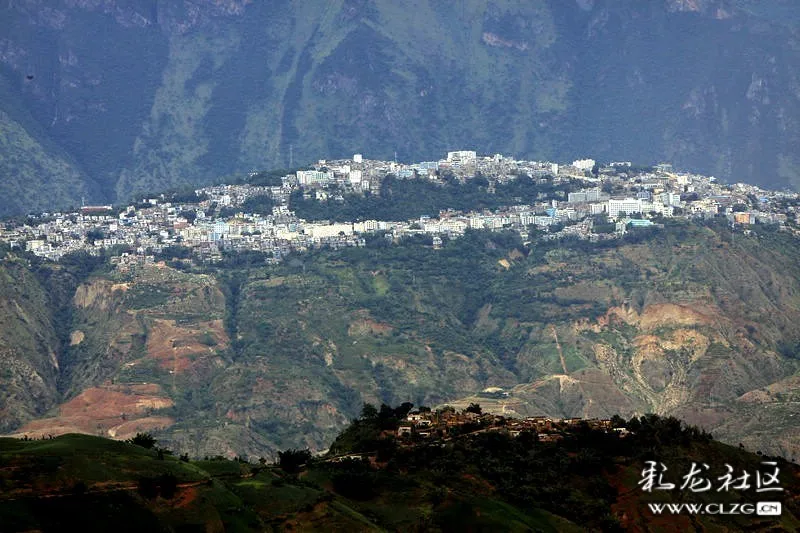 在撒玛坝梯田观景台上远晀红河县迤萨 ..