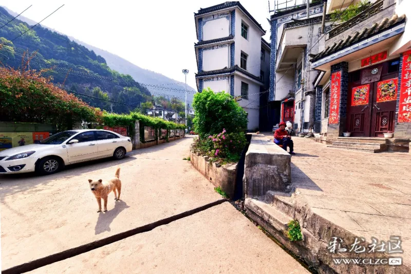 山中的陡坡村