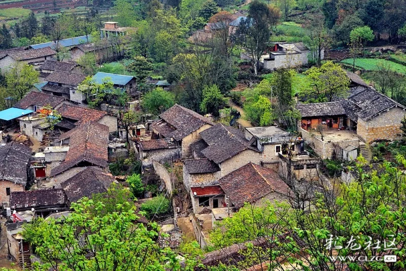 普者黑风景区旁边有一个藏在大山深处的石头村