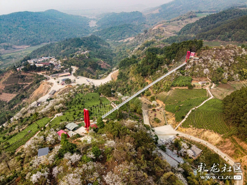 仙佛洞位于云南省德宏傣族景颇族自治州芒市城西南勐戛镇风吹坡,是