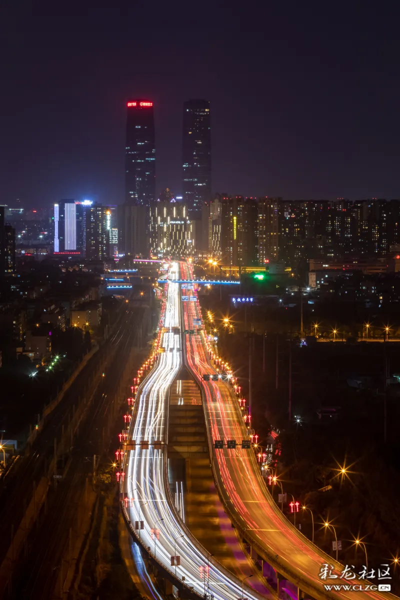 昆明二环南路,双塔夜景.