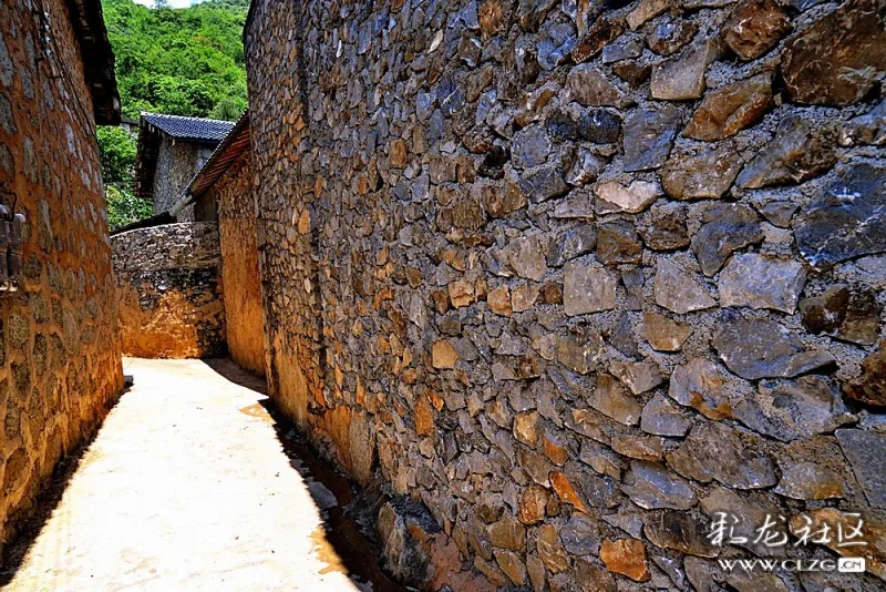 找寻云南古村落深藏在大山里石头村