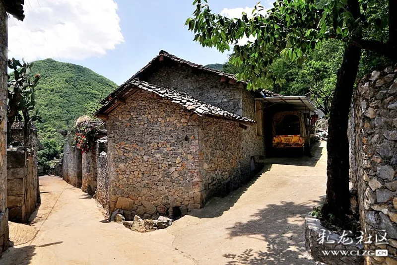 找寻云南古村落深藏在大山里石头村