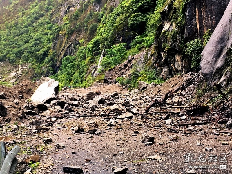 贡山:我在现场遭遇泥石流,塌方,地陷,公路断裂!