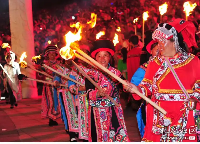 禄劝彝族苗族自治县凤家古镇今天是彝族火把节是彝族最隆重盛大的传统