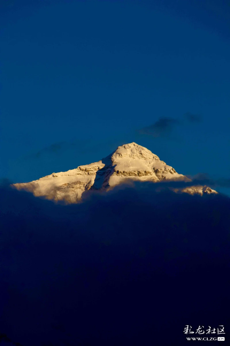 珠峰日照金山