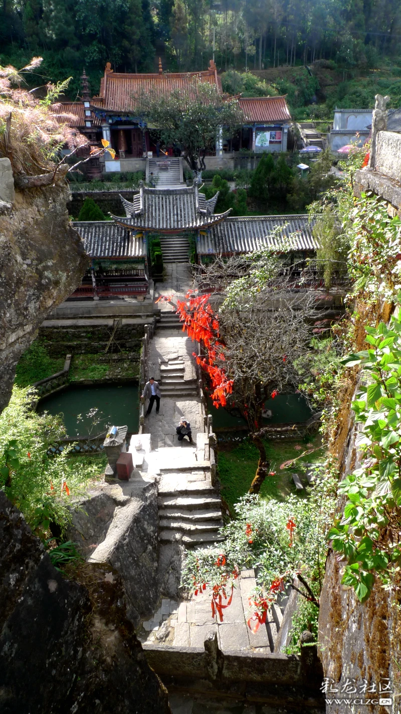 石洞寺,位于云南省临沧市凤庆县洛党乡箐头村,始建于清乾隆