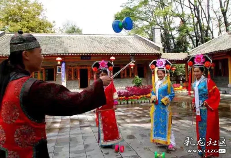 定居云南的满族即将迎来一年一度的满族颁金节祝族胞吉祥如意