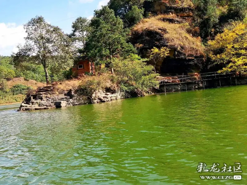 七律·秋游寻甸石板河景区