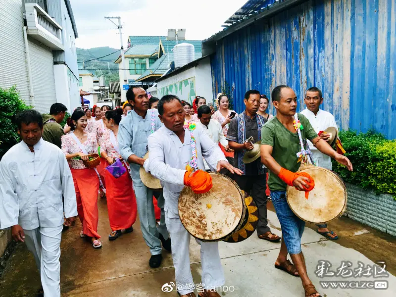 世界佤乡大美临沧当我们到达云南临沧双江景亢傣族村口的时候