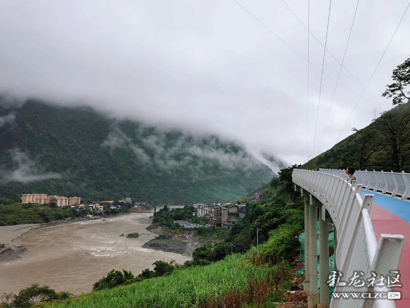 怒江边的登埂温泉