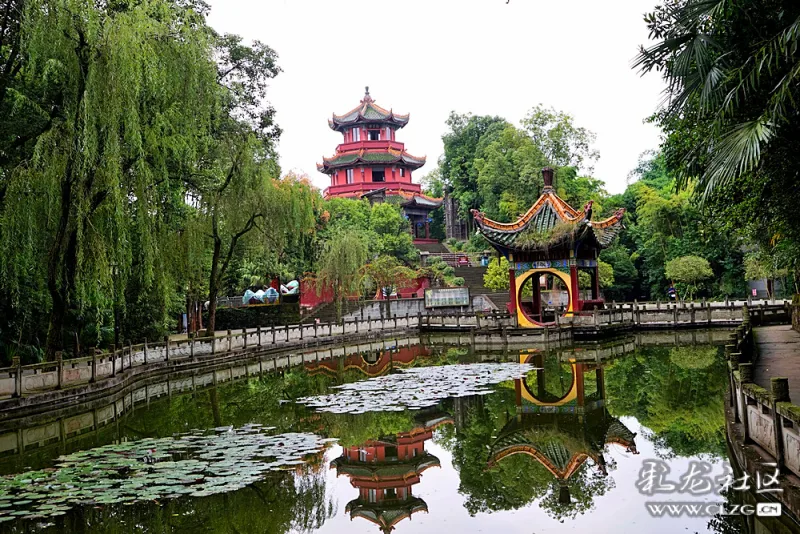 锦屏山风景区位于阆中市嘉陵江南岸,绿树成荫,风景如画.
