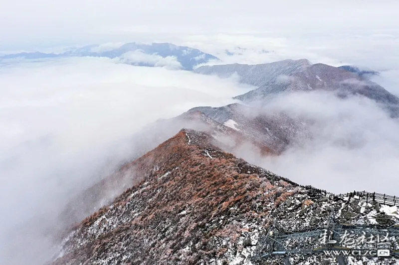 陕西行航拍秦岭山脉最高峰太白峰中国南北方的分界岭