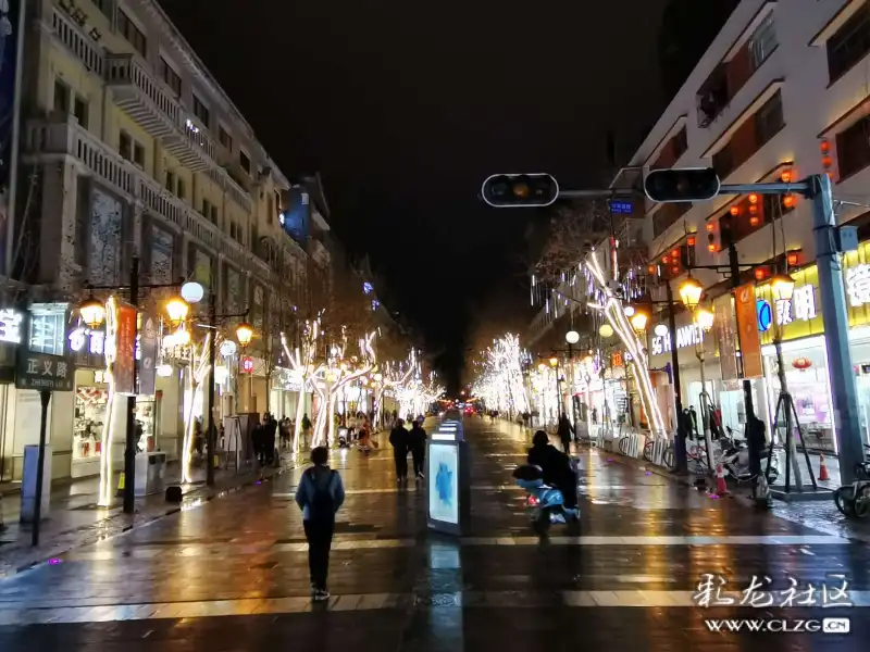 正义路的夜景很美丽