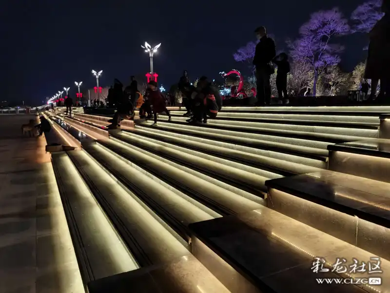 海埂大坝的夜景也迷人