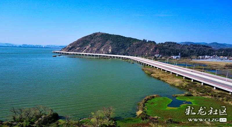 昆明环湖南路景观大道,空中视野里的景致就更加美艳了.