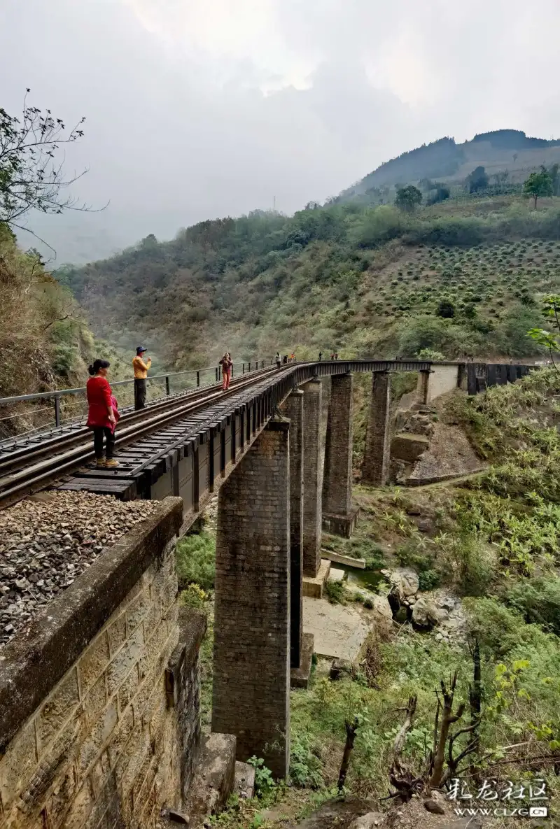 白寨大桥是滇越铁路云南段上最大的一座铁路大桥,为钢塔架桥墎米轨