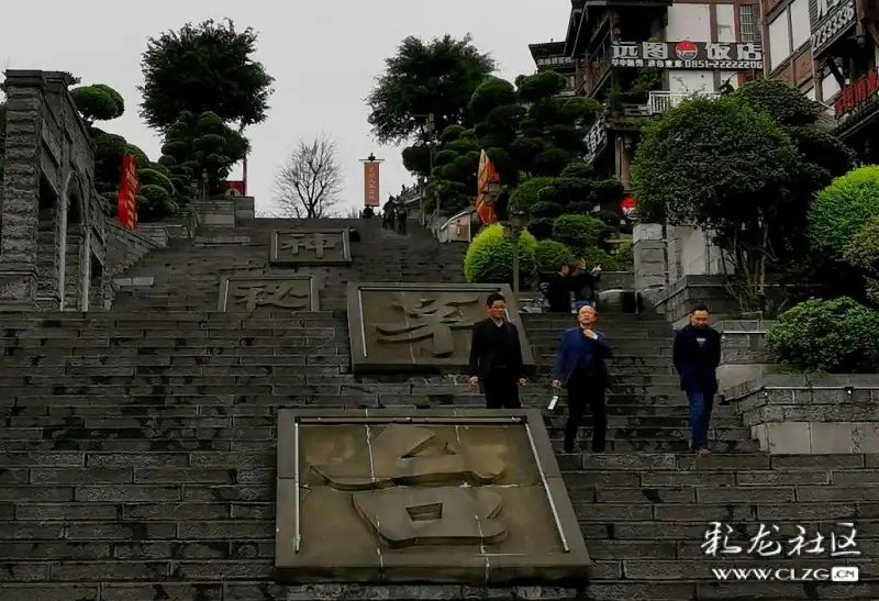 禹王宫内珍藏了三面东汉铜鼓(已经出土一面,故而又叫三鼓寺,茅台村