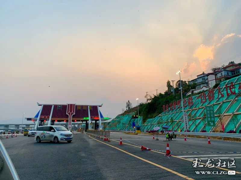 窗外美景—新通车的临沧高速路沿途风景