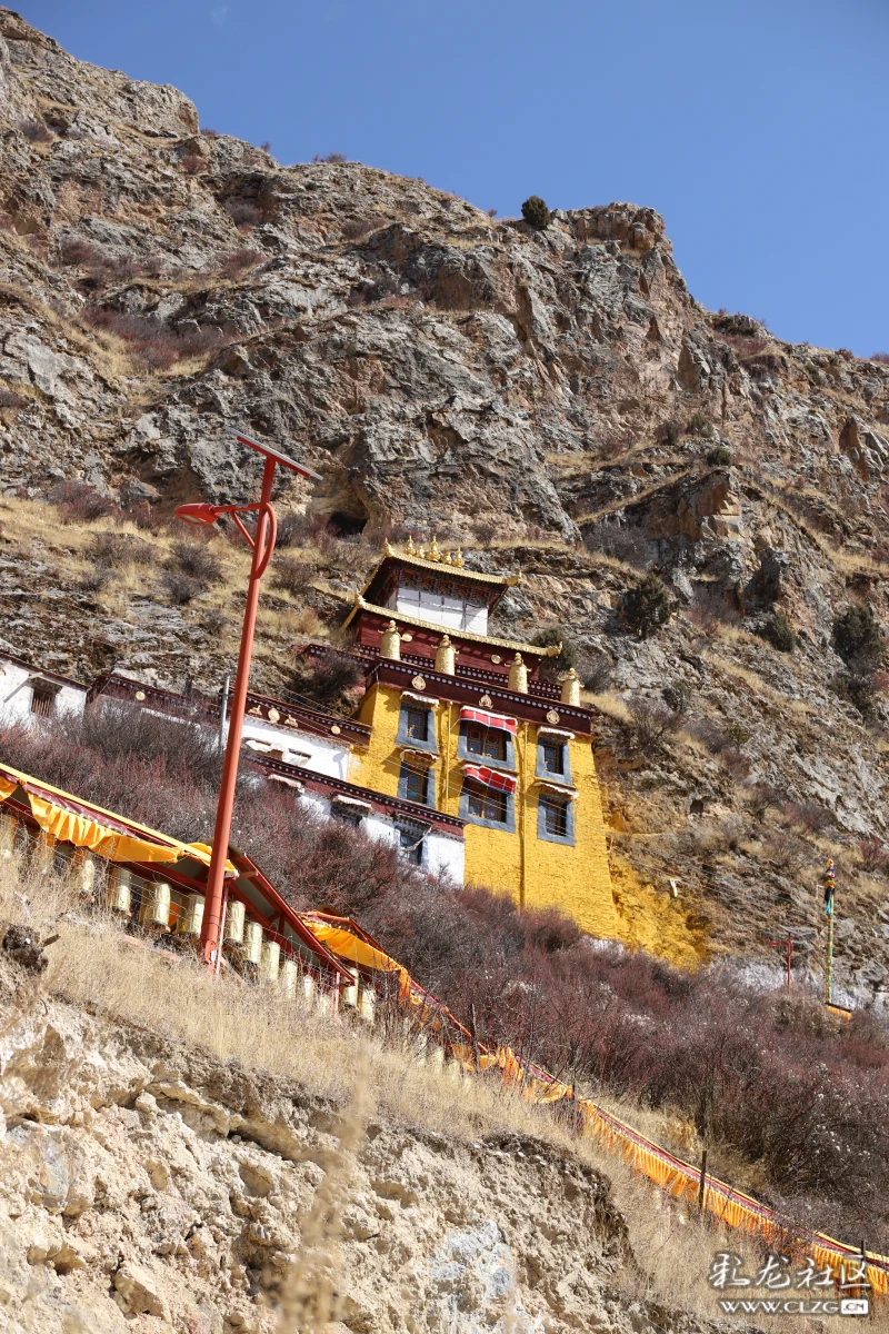 西藏游记8扎叶巴寺一座建在山崖上的神寺