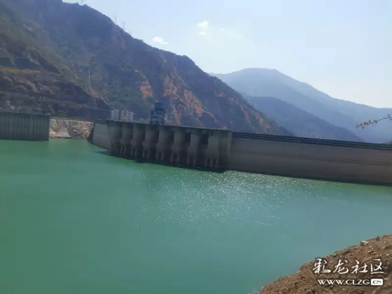 攀枝花二滩水电站雪山雄鹰