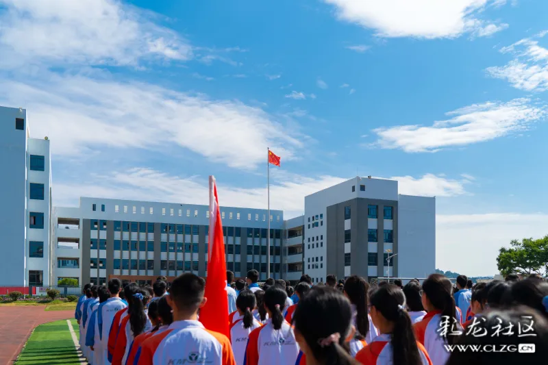 见证名校呈贡为昆明三中呈贡学校呈贡一中举行一级三等学校揭牌仪