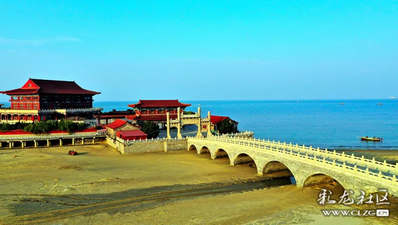 航拍山东烟台三仙山风景区,夕阳下八仙过海景色