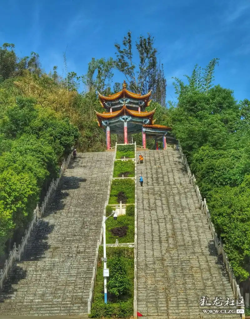 東和享龙隐寺里还有五百罗汉迷人的湖光山色