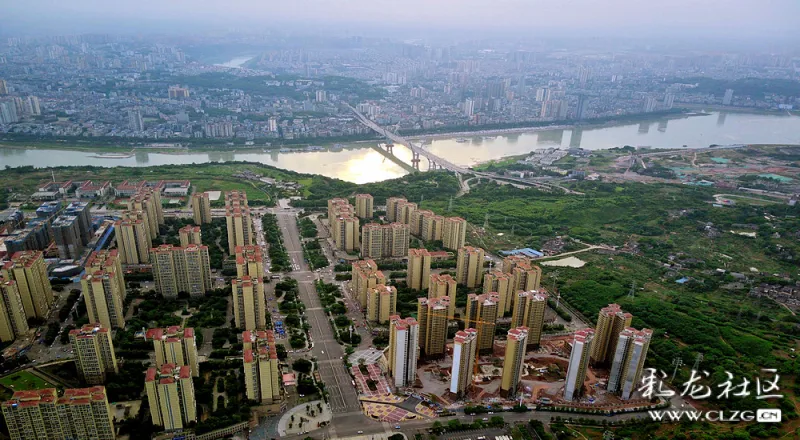 航拍长江边泸州市的张坝桂圆林