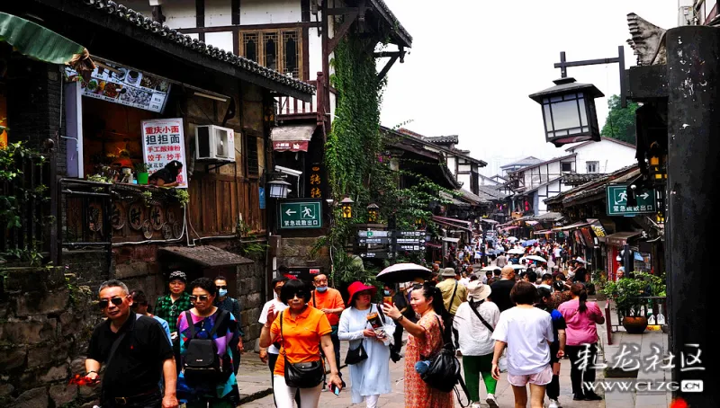 一条石板路千年的磁器口古镇