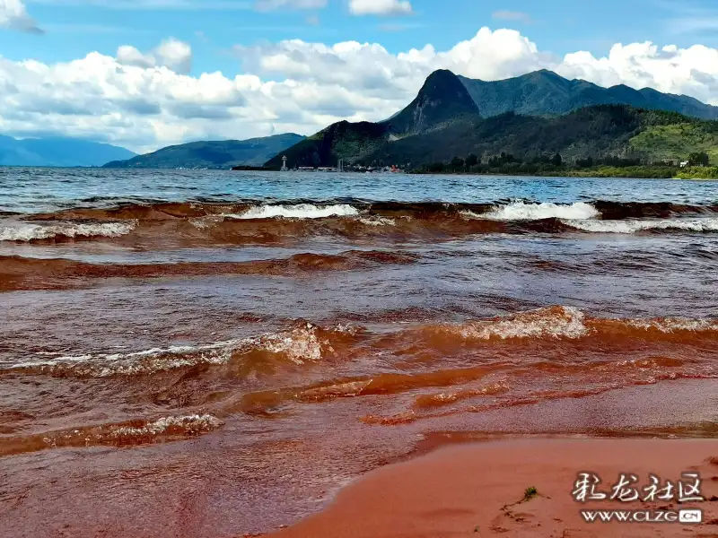 迷人的抚仙湖红沙滩