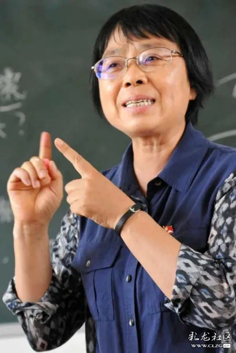 致敬!她是悬崖边的桂雪中的梅 张桂梅获"七一勋章"